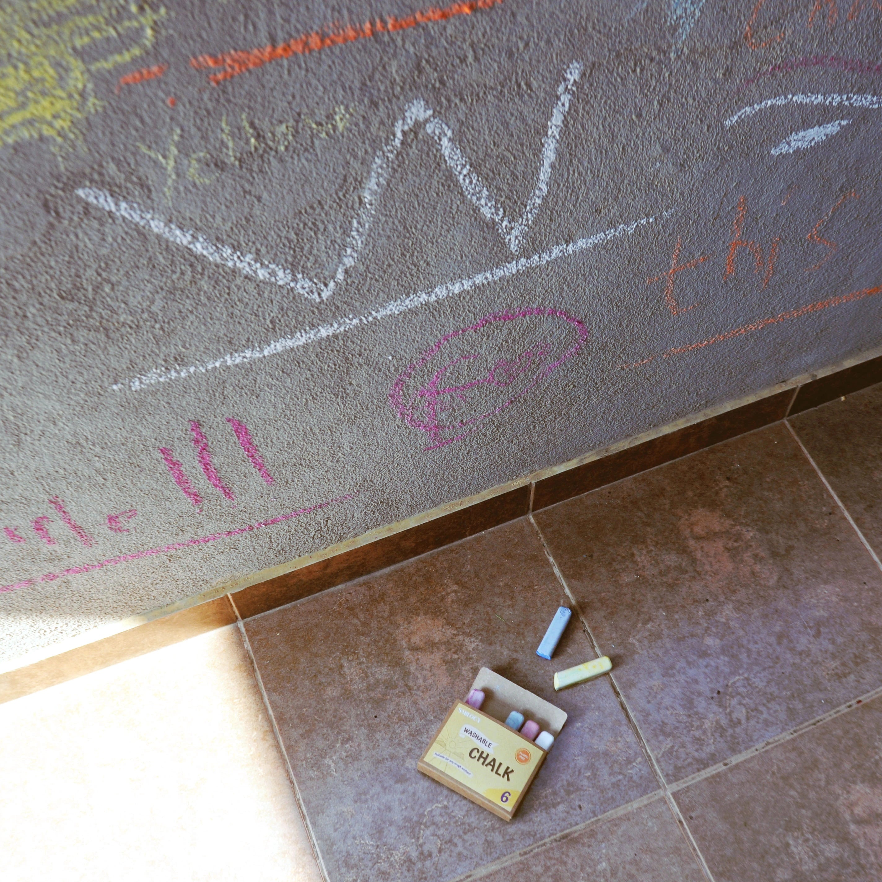 Wall art with washable chalk sticks